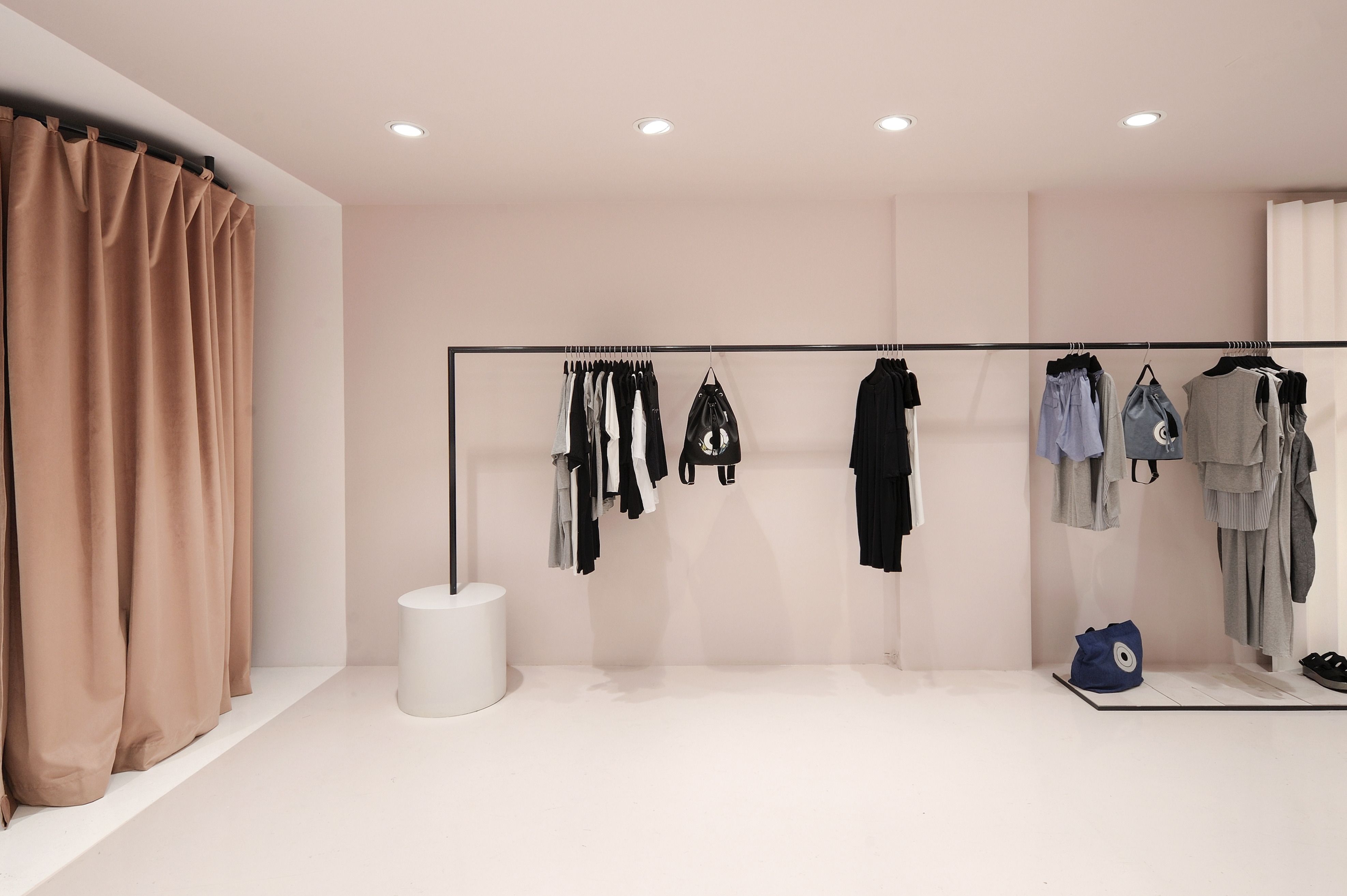 精品女裝店最流行的裝修風(fēng)格有哪些？